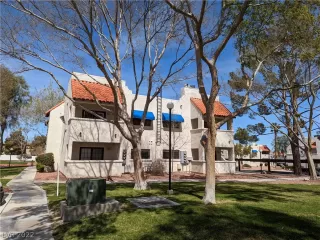 Photo #2: 2380429 Listing 