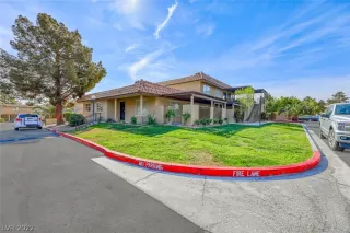 Photo #3: 2380462 Listing