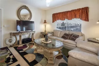 Photo #3: 2380494 Listing