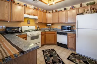 Photo #6: 2380494 Listing