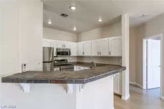 Photo #5: 2380495 Listing