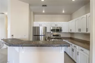 Photo #6: 2380495 Listing