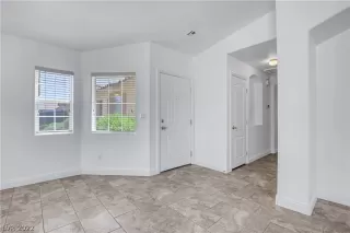 Photo #3: 2380512 Listing