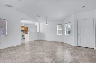 Photo #4: 2380512 Listing