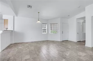 Photo #5: 2380512 Listing