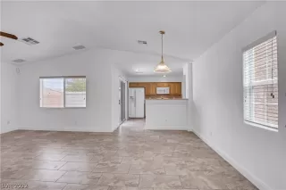 Photo #6: 2380512 Listing