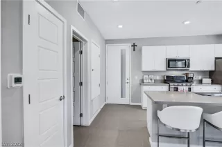 Photo #4: 2380514 Listing 