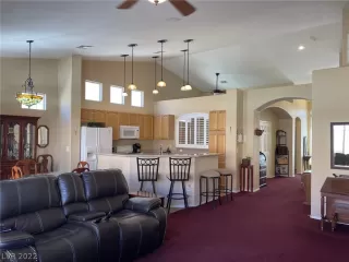 Photo #4: 2380526 Listing
