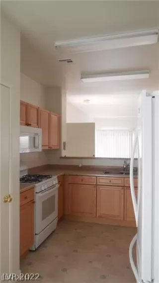 Photo #2: 2380529 Listing