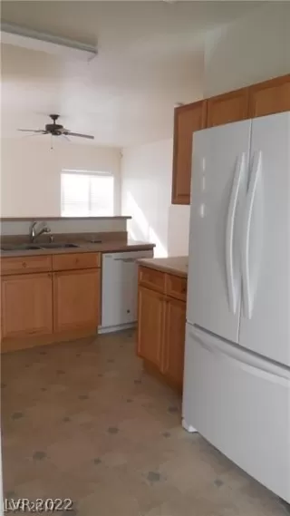 Photo #3: 2380529 Listing