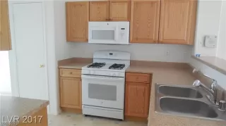 Photo #5: 2380529 Listing