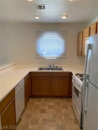 Photo #3: 2380535 Listing 