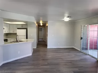 Photo #5: 2380539 Listing 