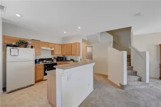 Photo #6: 2380544 Listing