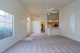 Photo #5: 2380624 Listing