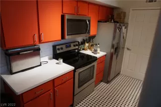 Photo #6: 2380641 Listing