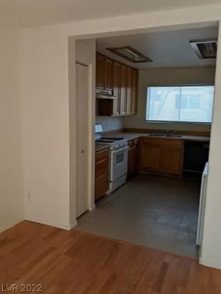 Photo #5: 2380652 Listing 