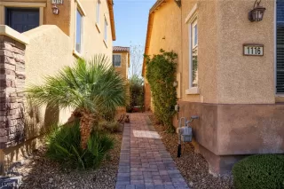 Photo #3: 2380697 Listing