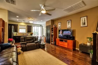 Photo #6: 2380697 Listing