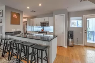 Photo #3: 2380706 Listing