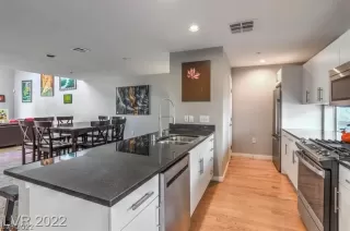Photo #4: 2380706 Listing