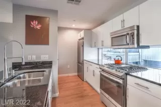 Photo #5: 2380706 Listing
