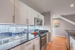 Photo #6: 2380706 Listing