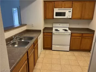 Photo #5: 2380725 Listing 