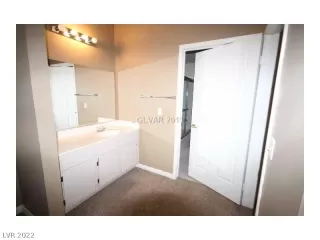 Photo #5: 2380745 Listing