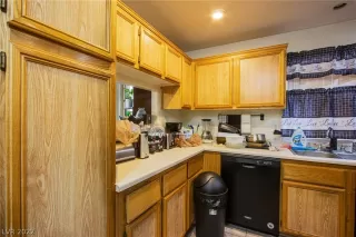 Photo #6: 2380797 Listing