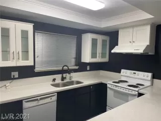 Photo #4: 2380801 Listing 