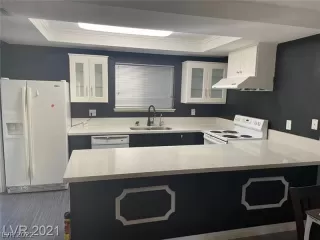 Photo #5: 2380801 Listing 