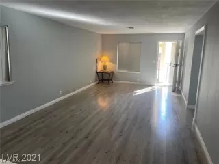 Photo #6: 2380801 Listing 