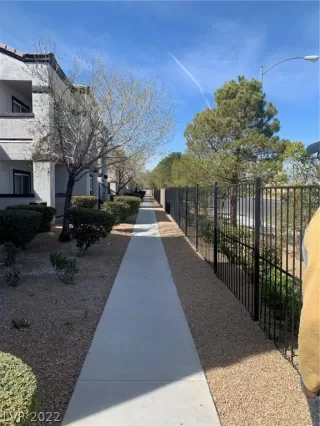 Photo #3: 2380806 Listing