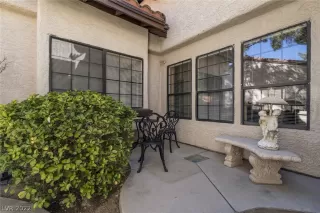 Photo #4: 2380817 Listing