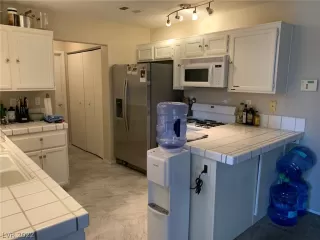 Photo #4: 2380864 Listing 