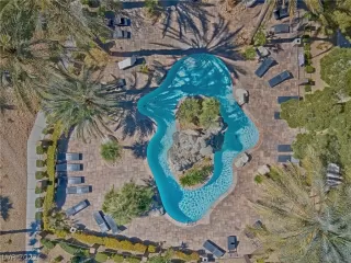 Photo #1: 2380869 Listing