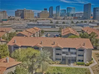 Photo #3: 2380869 Listing