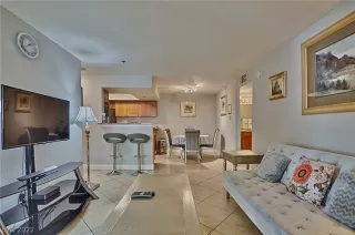 Photo #5: 2380869 Listing