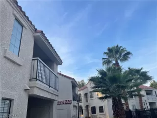 Photo #2: 2380909 Listing