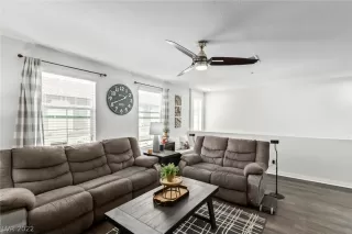 Photo #3: 2380923 Listing 