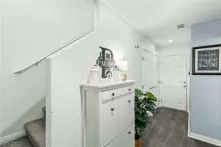 Photo #4: 2380923 Listing 