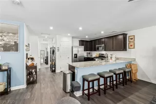 Photo #5: 2380923 Listing 