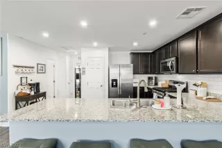 Photo #6: 2380923 Listing 