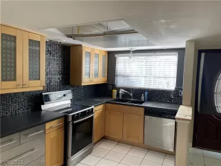 Photo #2: 2380977 Listing