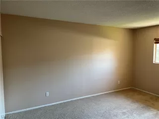 Photo #5: 2380977 Listing