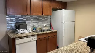 Photo #3: 2380991 Listing