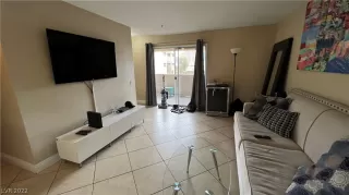 Photo #6: 2380991 Listing