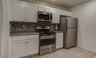 Photo #5: 2381018 Listing 