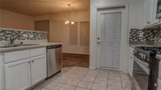 Photo #6: 2381018 Listing 